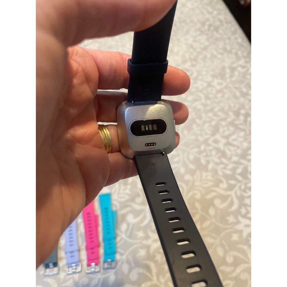 Fitbit Versa Fitness Tracker - Picture 6 of 7